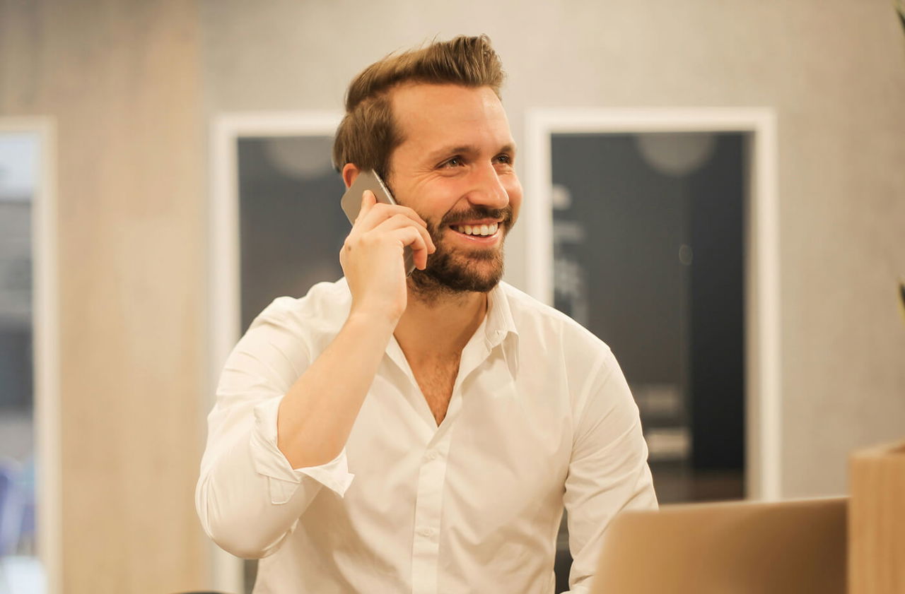 IT manager on a call about a privacy filter quote